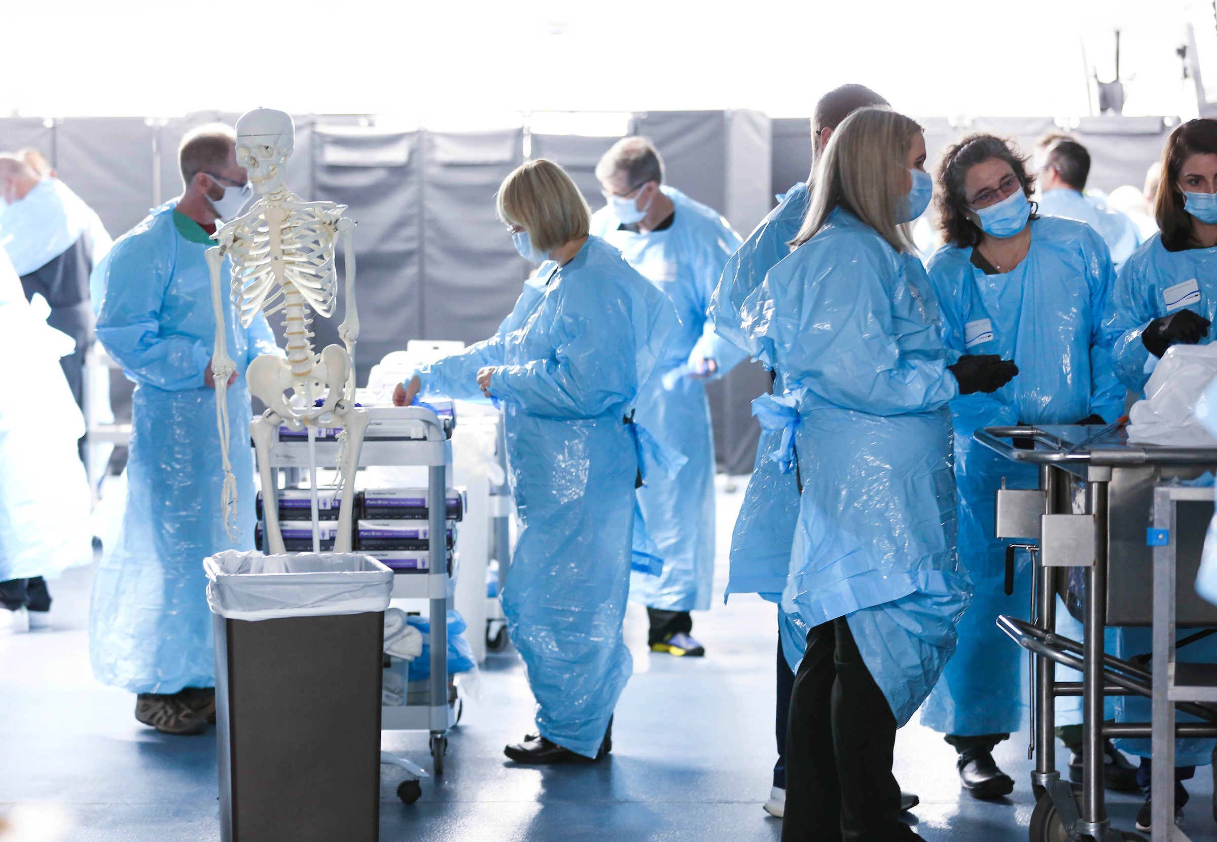 doctors in sterile, surgical clothes working in the lab