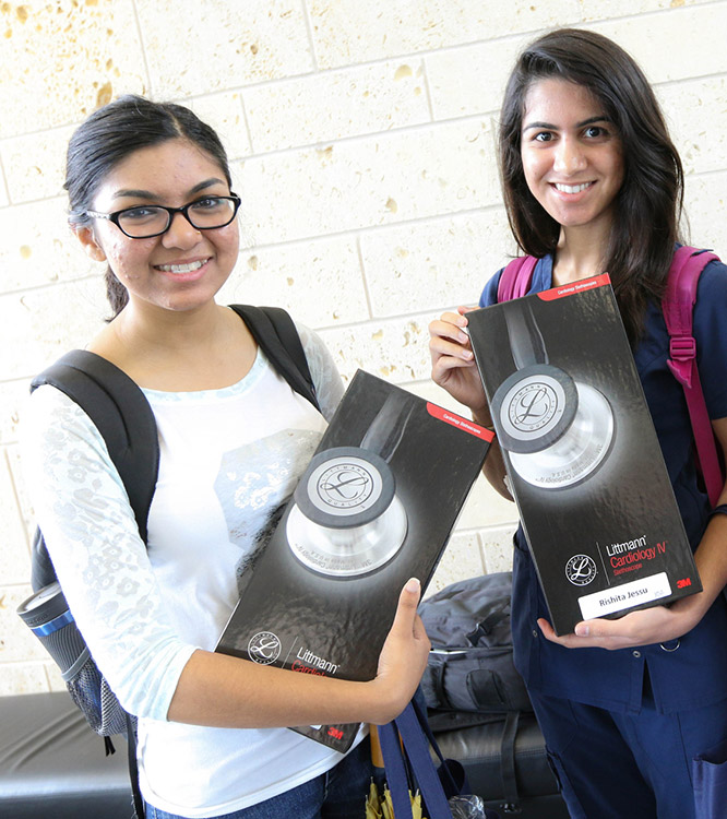 Med Students receiving stethoscopes